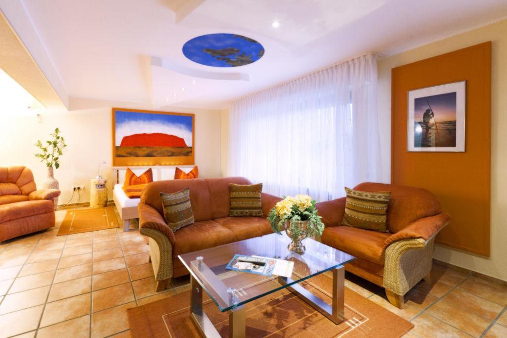 Themen Hotel Terrassen Cafe Бад-Мюндер-ам-Дайстер Экстерьер фото