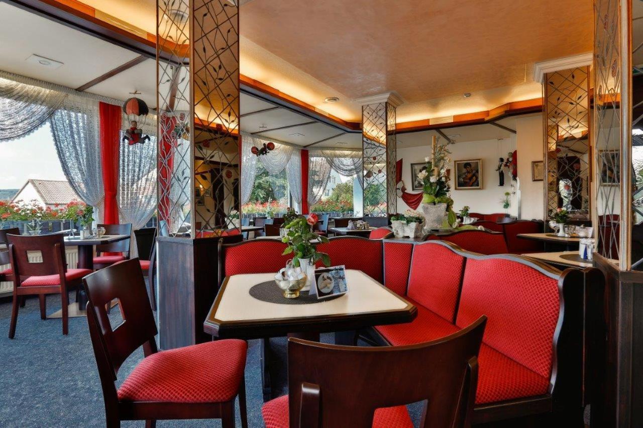 Themen Hotel Terrassen Cafe Бад-Мюндер-ам-Дайстер Экстерьер фото